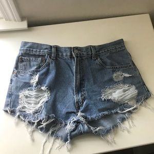 Levi’s 550 relaxed fit, highwaisted, jean shorts